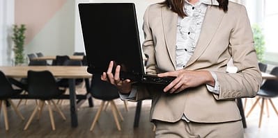 businesswoman-2817567_640 Businesswoman